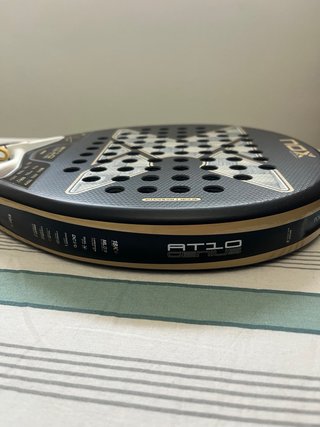 Pala de pádel NOX AT10 Genius 18K 2026