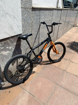 Bicicleta BMX negra