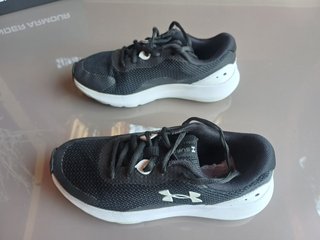 Zapatillas Under Armour Niños UA BGS Surge 3