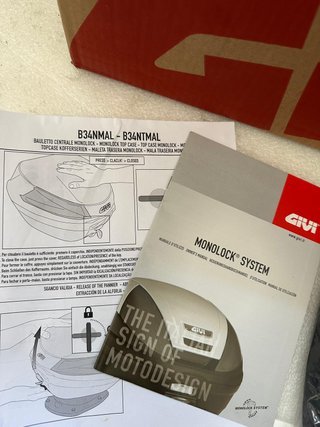 Baúl Givi de 34L Nuevo Catadióptrico Rojo