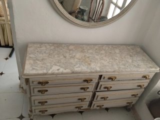 Mesa de comedor ovalada con pedestal y muebles