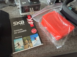 Cámara SK8 4K WiFi con accesorios