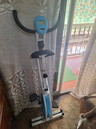 Bicicleta Estática Plegable Azul y Blanca