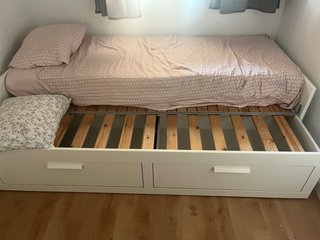 Estructura de cama individual con cajones