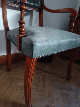 Butaca de madera y cuero