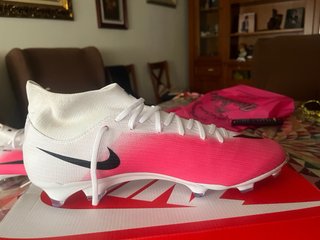 Zapatillas Nike Futbol Rosas y Blancas