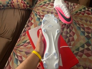 Zapatillas Nike Futbol Rosas y Blancas