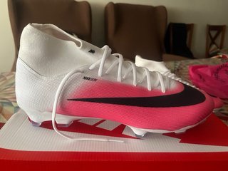 Zapatillas Nike Futbol Rosas y Blancas