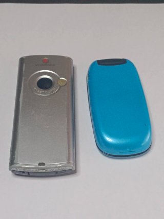 Móviles Alcatel y Sharp para colección o despiece