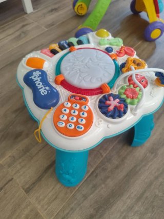 Mesa de actividades para bebé