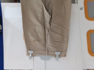 Pantalones beige anchos
