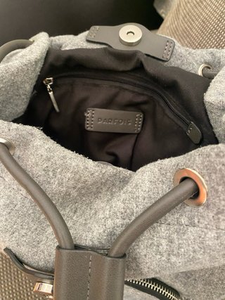Mochila Parfois fieltro gris