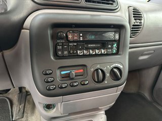 CHRYSLER Grand Voyager SE 2.4