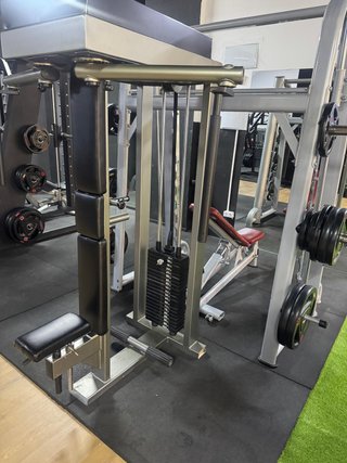 Máquina Contractora Pecho/Hombro Posterior
