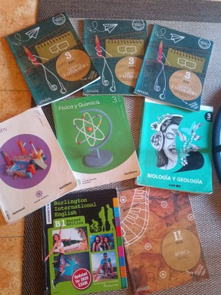 Libros de texto 3 Eso bilingüe .IES  Montes Obaren
