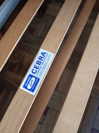 Cama individual de madera