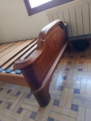 Cama individual de madera