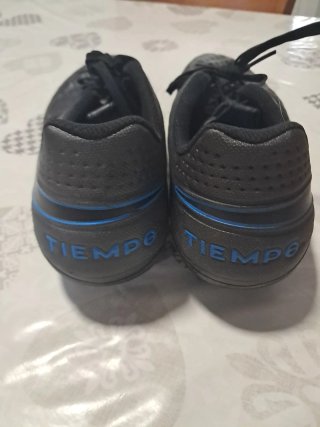 Botas de fútbol Nike Tiempo Negras y Azules