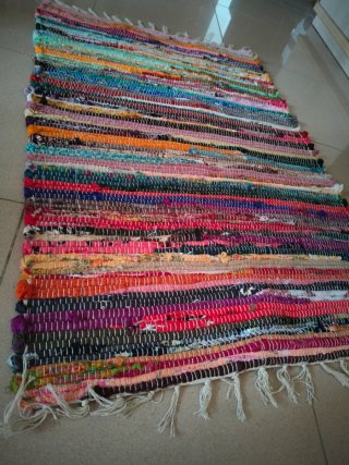 Alfombra tejida multicolor