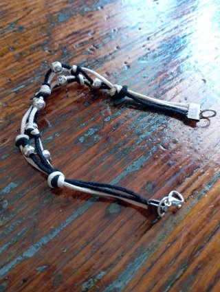 Braccialetto corda nero bianco e argento