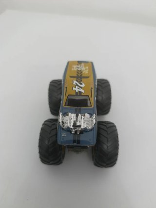 Monster Truck Hot Wheels Azul y Dorado