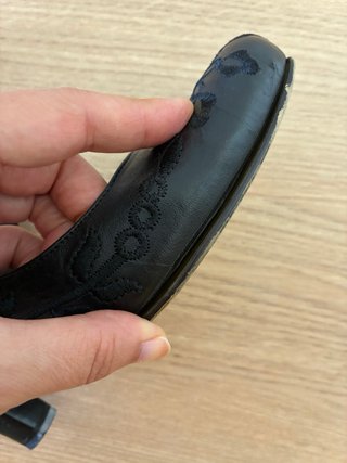 Zapatos negros tacón hebilla dorada talla 36