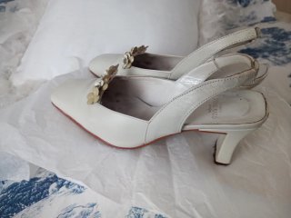 Zapatos Pepe Varó Novia Blancos Flores de piel