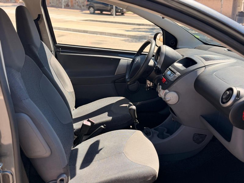Peugeot 107 1.4 HDI Urban 3p / 5p 2006, foto 18