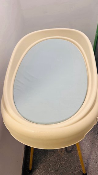 Bañera y cambiador para bebés con patas plegables