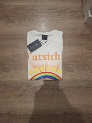 Camiseta Carsicko blanca con arcoíris