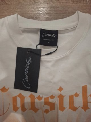 Camiseta Carsicko blanca con arcoíris