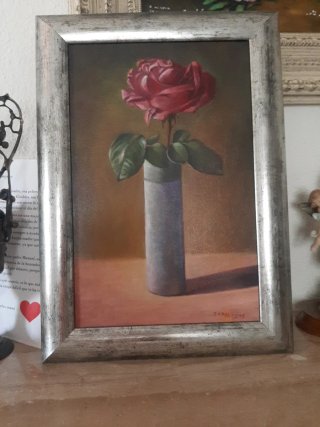 Cuadro de rosa roja en jarrón