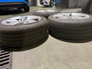 Llantas Audi 17 pulgadas con neumáticos