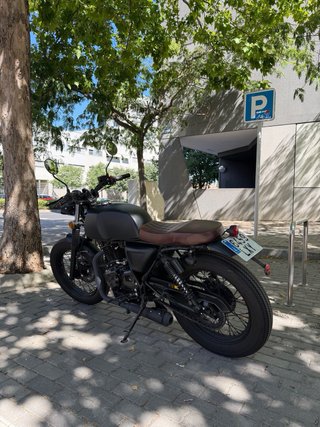 Mutt Akita All Black 250cc (21 CV) – Año 2022