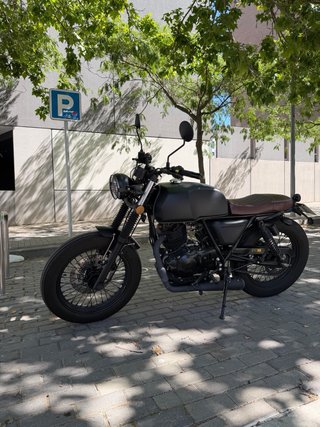 Mutt Akita All Black 250cc (21 CV) – Año 2022
