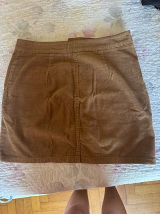Falda de pana marrón con botones