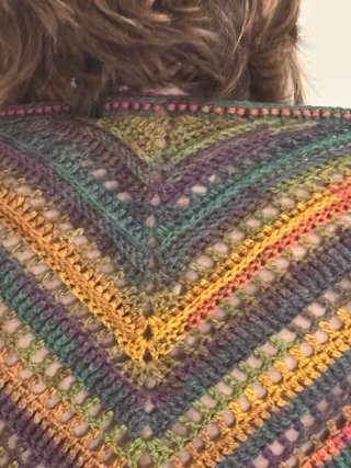 Chal artesanal de lana multicolor