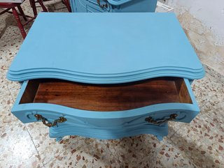 Due comodini turchese appena verniciati