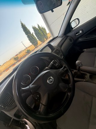 Nissan Almera 2004