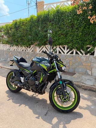Kawasaki Z650 ABS 2021 Negra y Verde