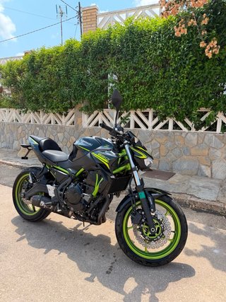 Kawasaki Z650 ABS 2021 Negra y Verde