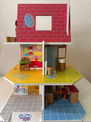 Casita de madera Inaginarium con muebles y figuras