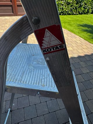 ESCALERA ALUMINIO PLEGABLE 5 PELDAÑOS