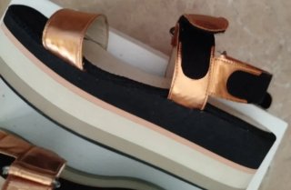 Sandalias Bimba y Lola plataforma tiras muy nuevas