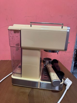 Cafetera estilo retro color crema