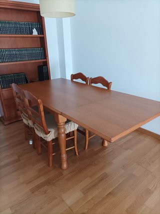Mesa de comedor de pino