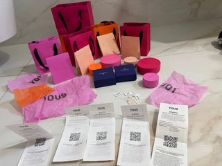 Bolsas, cajas y certificados Tous