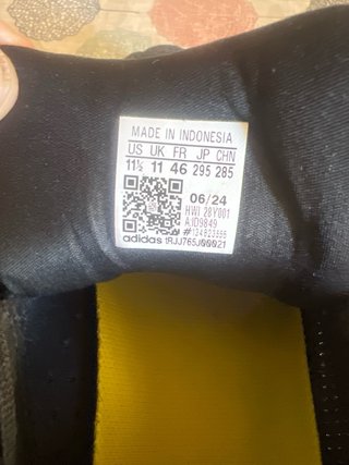 Zapatillas Adidas Negras y Blancas