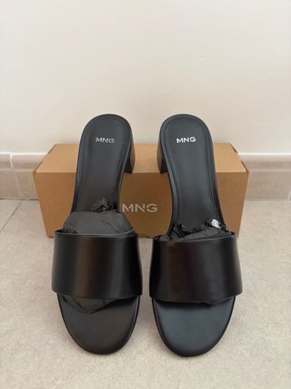 Sandalias negras Mango Nuevas