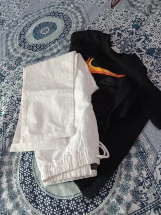 Conjunto Camiseta Nike y Pantalón Blanco